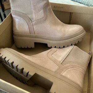 Lucky Brand Clay Ankle Booties